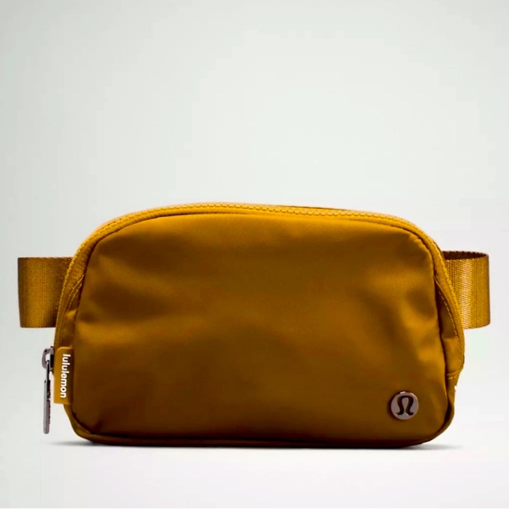 *  LULULEMON *EVERYTHING BAG *

✨Burnt Caramel✨

This color is perfect for fall